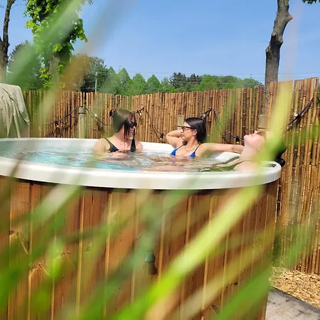 Kompleks wypoczynkowy Glampinglodge 2 Pers Met Prive Hottub Meerssen